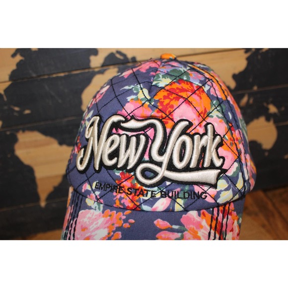 Robin Ruth Floral designed New York Empire State Building hat - Picture 2 of 10